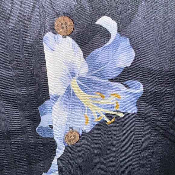 Tommy Bahama 100% Silk Floral Short Sleeve Button Up Shirt, Size M - Picture 4 of 5